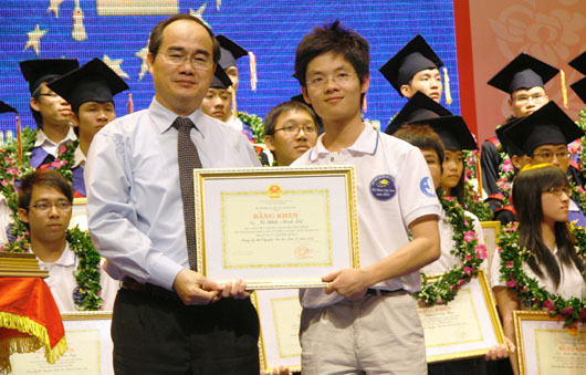 Vinh danh 57 thủ khoa, học sinh đạt huy chương Olympic quốc tế